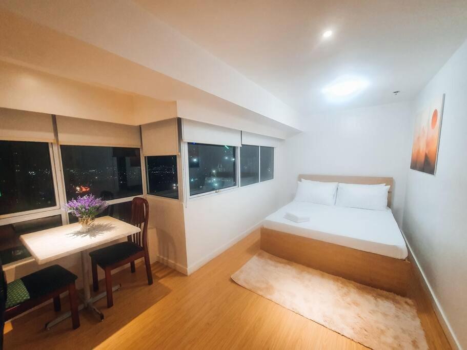Bgc Taguig Cozy 2 Bedroom Loft, With Stunning Bgc Skyline View! Манила Экстерьер фото